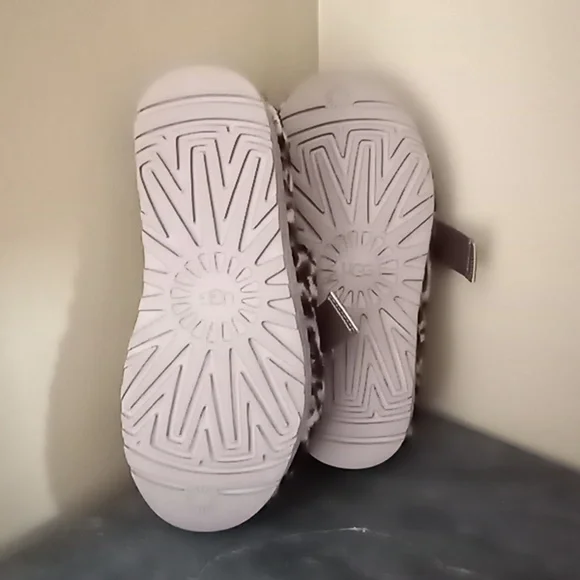 NWOT Leopard Panther Print Fluffitta Platform UGG Sandals or Slippers Sz 8 - Picture 10 of 10